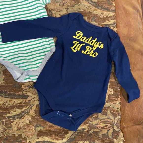 3/$10 🍀 *lot of 3* 6-9 mos onesies 🍀 - Picture 3 of 5